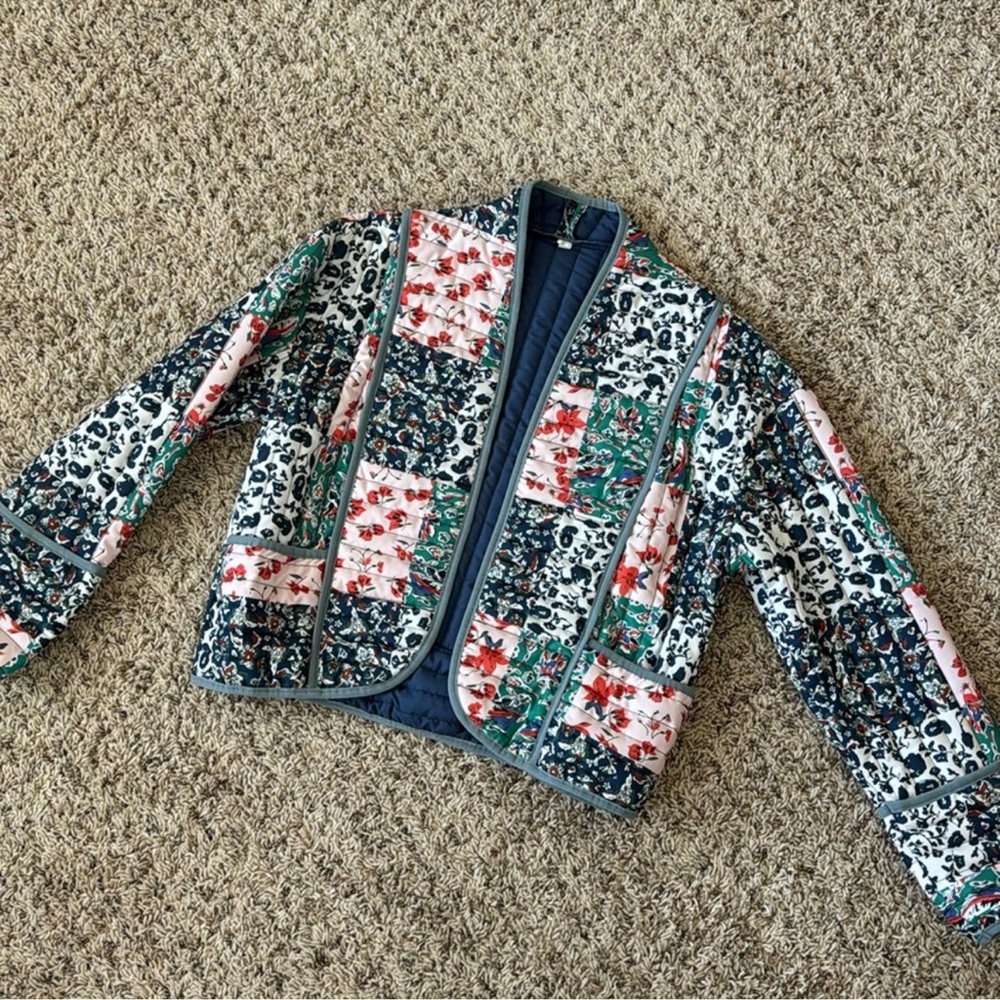 Quilted floral jacket blogger favorite size small, but roomy